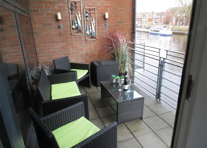 3 Emperors Wharf With Stunning River Views
