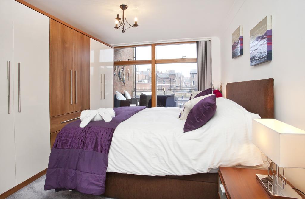 3 Emperors Wharf With Stunning River Views *